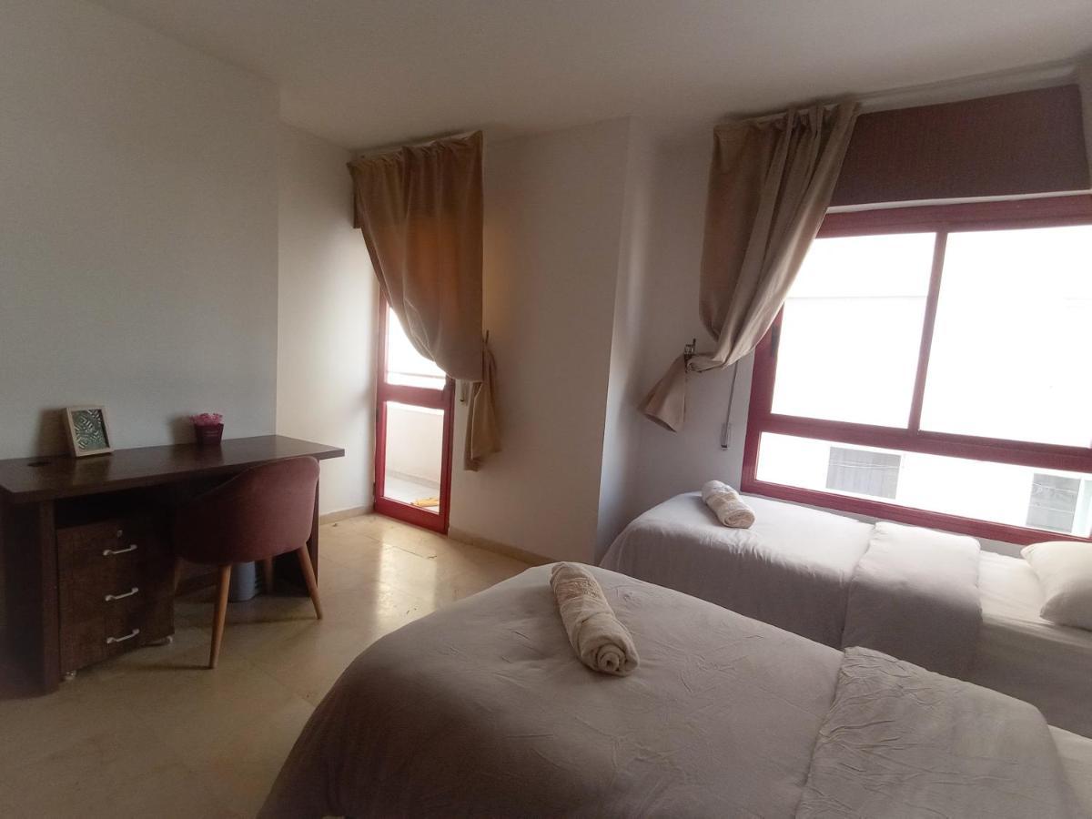 Amazing Appartement Au Centre Ville En Face Hilton & Gare Train De Tgv De Tanger Extérieur photo