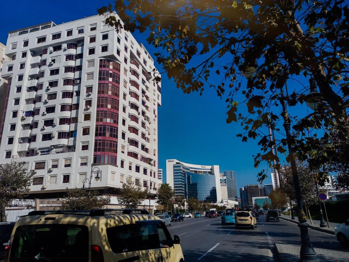 Amazing Appartement Au Centre Ville En Face Hilton & Gare Train De Tgv De Tanger Extérieur photo