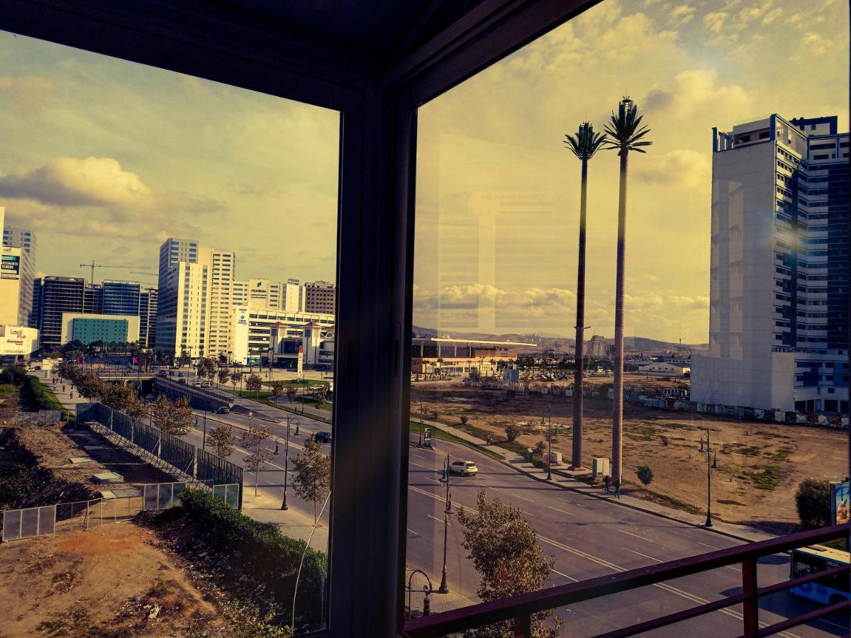 Amazing Appartement Au Centre Ville En Face Hilton & Gare Train De Tgv De Tanger Extérieur photo